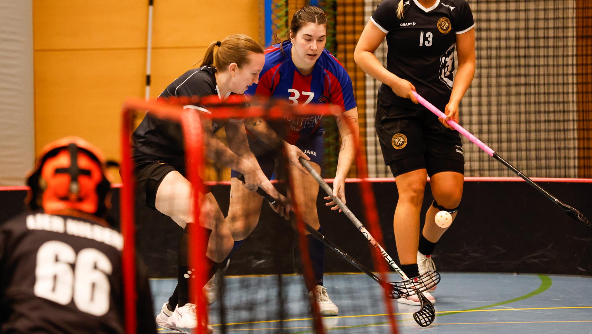 Bilder fra eliteserien for kvinner og oppgjøret mellom Monolitten og Stavanger 22. november 2025.