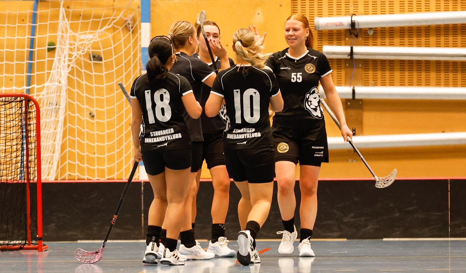 Bilder fra eliteserien for kvinner og oppgjøret mellom Monolitten og Stavanger 22. november 2025.