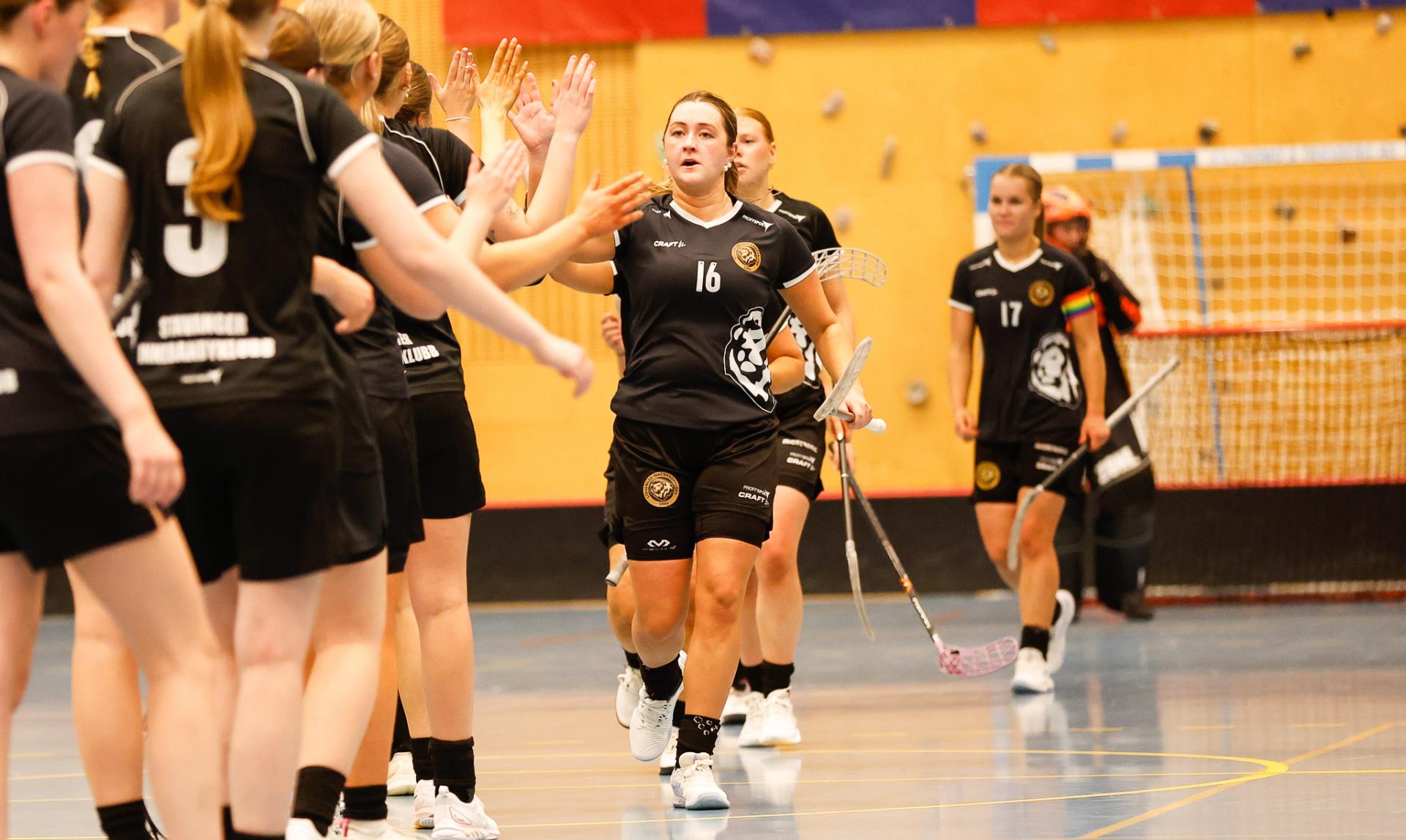 Bilder fra eliteserien for kvinner og oppgjøret mellom Monolitten og Stavanger 22. november 2025.