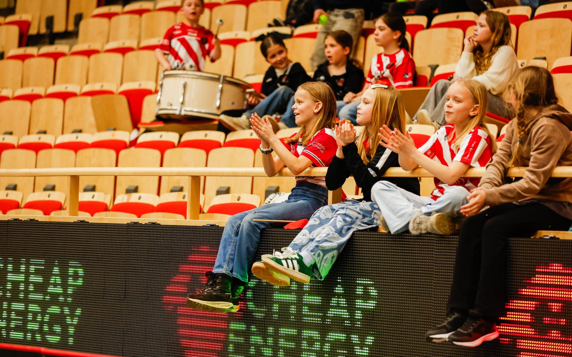 Bilder fra første semifinalekampen i SM-sluttspillet mellom Pixbo og Kalmarsund 10. april 2026.