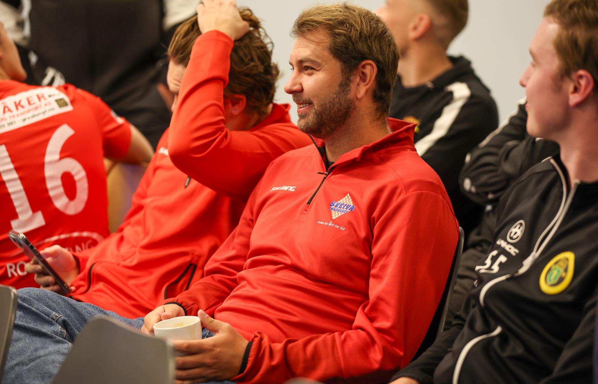 Bilder fra kick-off med eliteseriene 31. august 2026 på Ullevål stadion.