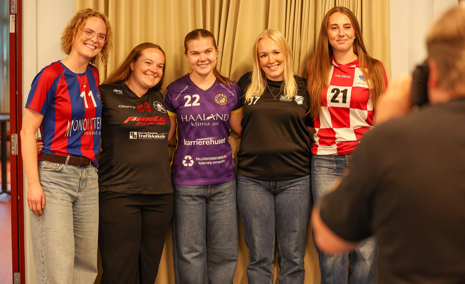 Bilder fra kick-off med eliteseriene 31. august 2026 på Ullevål stadion.