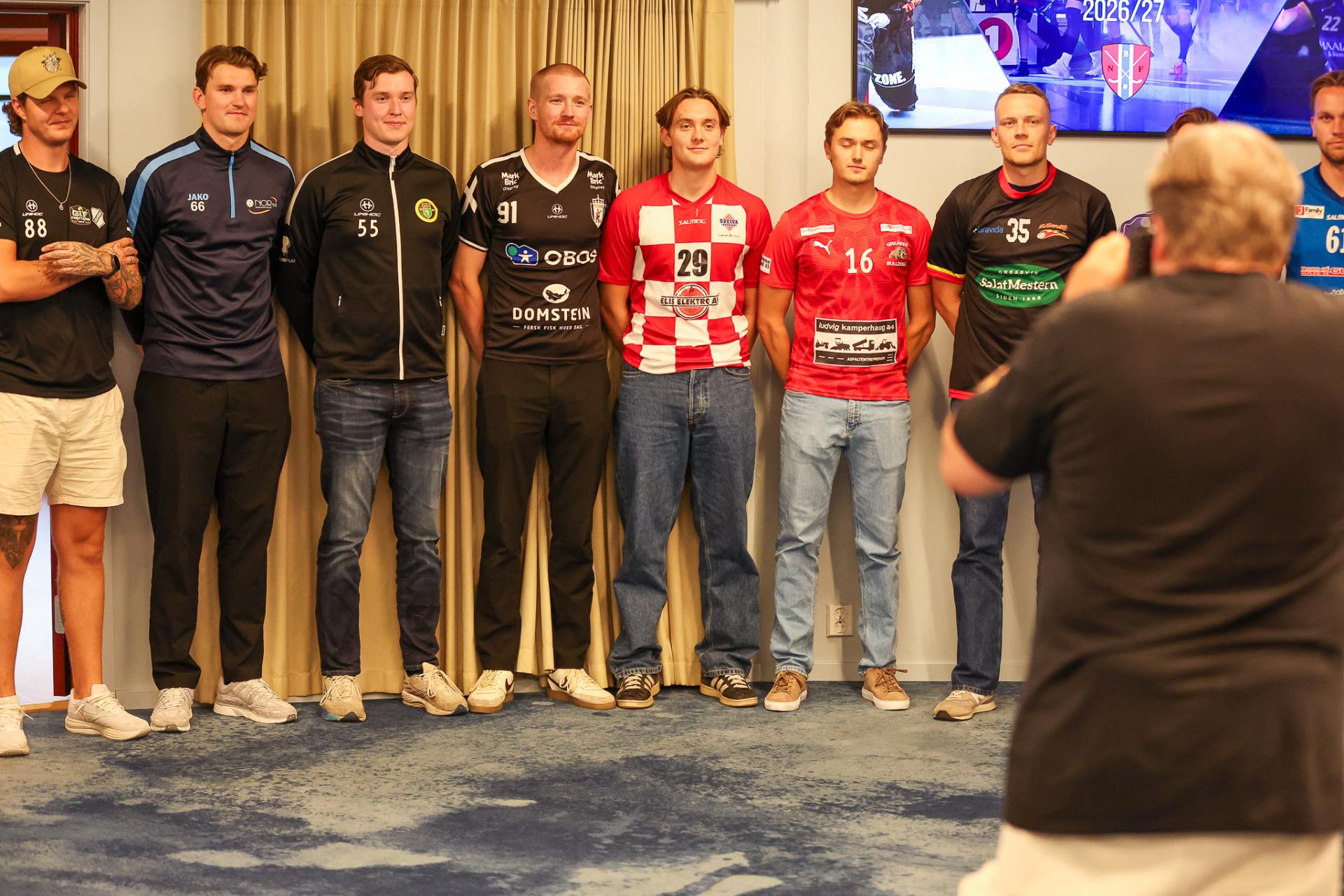 Bilder fra kick-off med eliteseriene 31. august 2026 på Ullevål stadion.