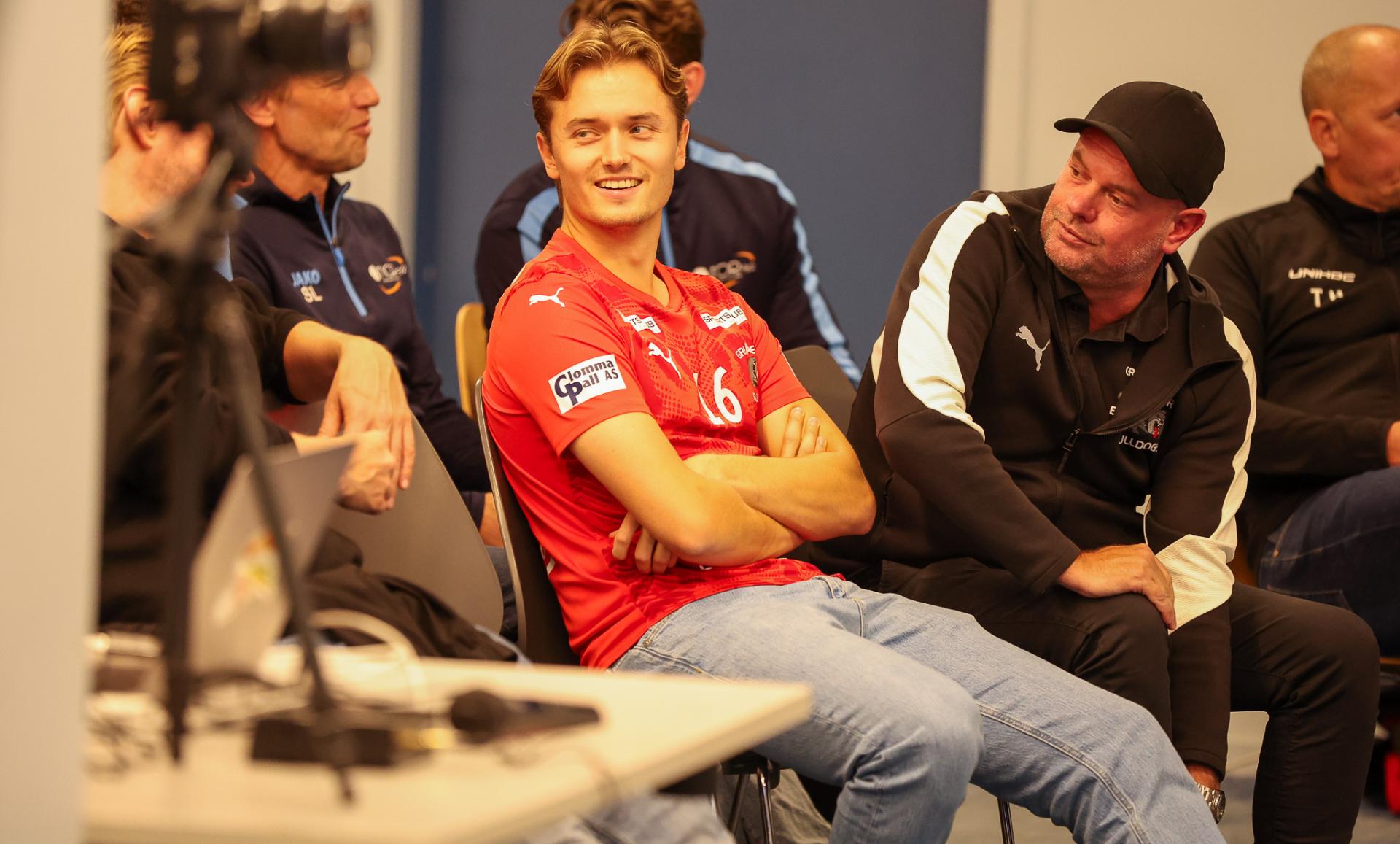 Bilder fra kick-off med eliteseriene 31. august 2026 på Ullevål stadion.