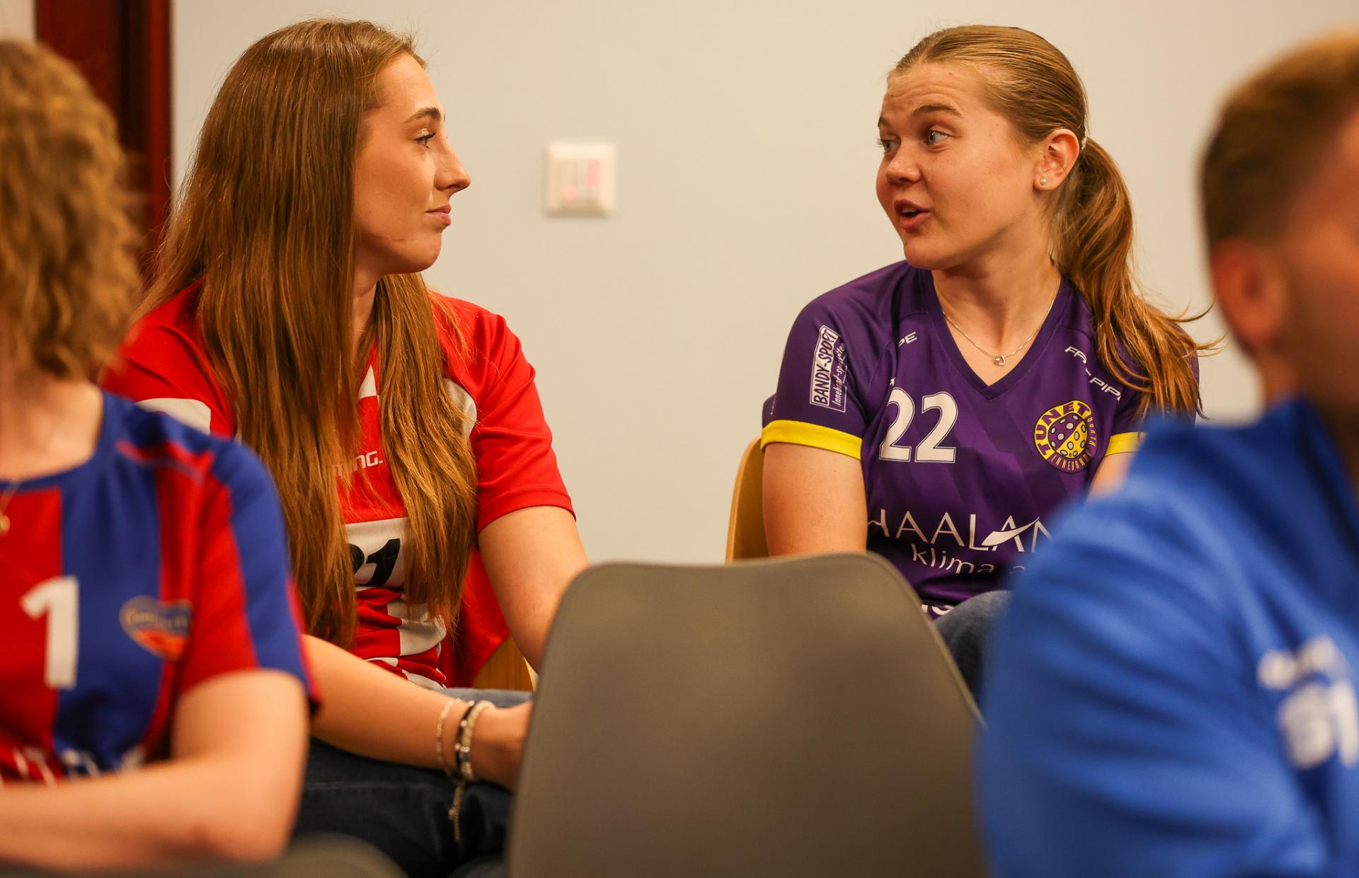 Bilder fra kick-off med eliteseriene 31. august 2026 på Ullevål stadion.