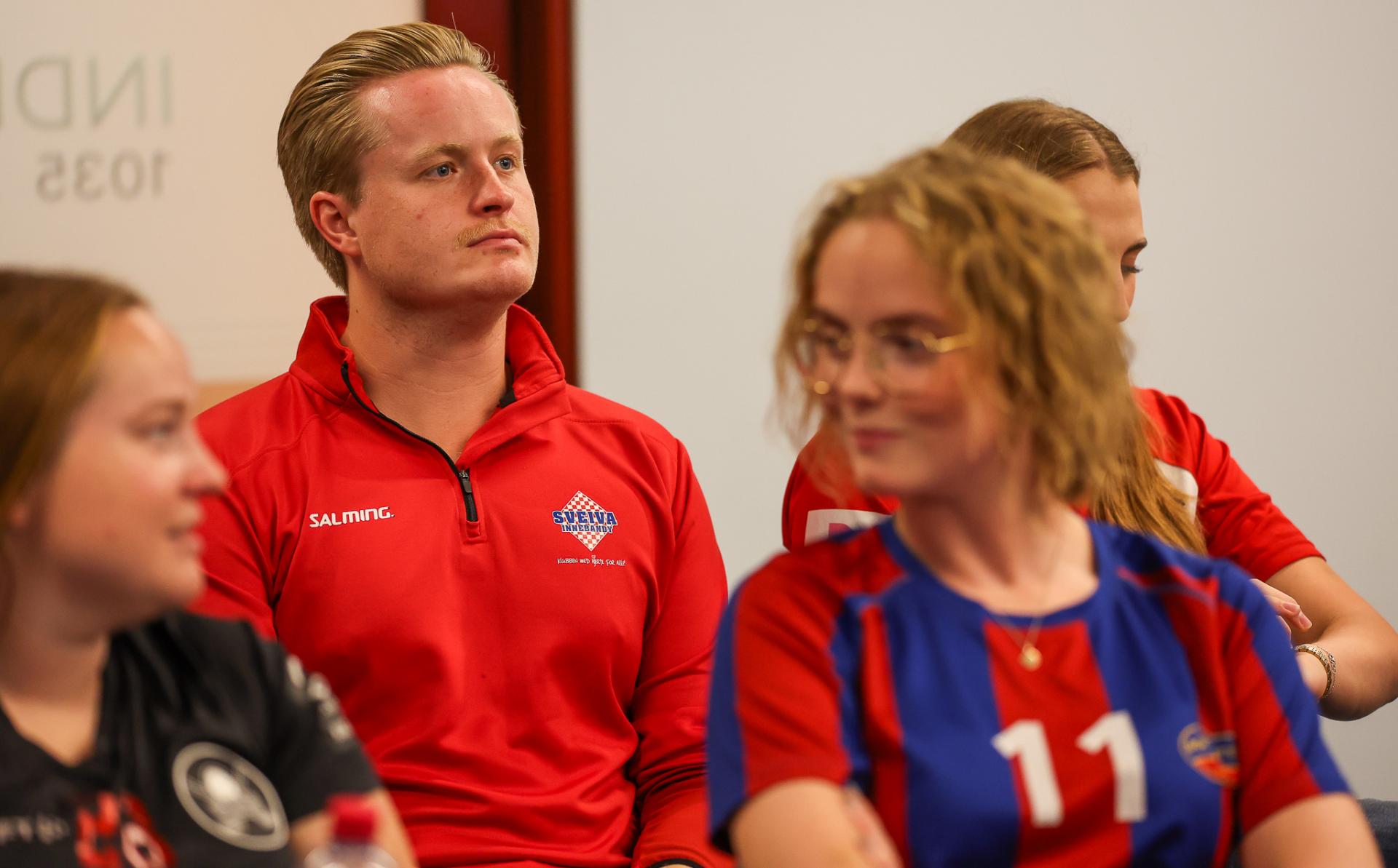 Bilder fra kick-off med eliteseriene 31. august 2026 på Ullevål stadion.
