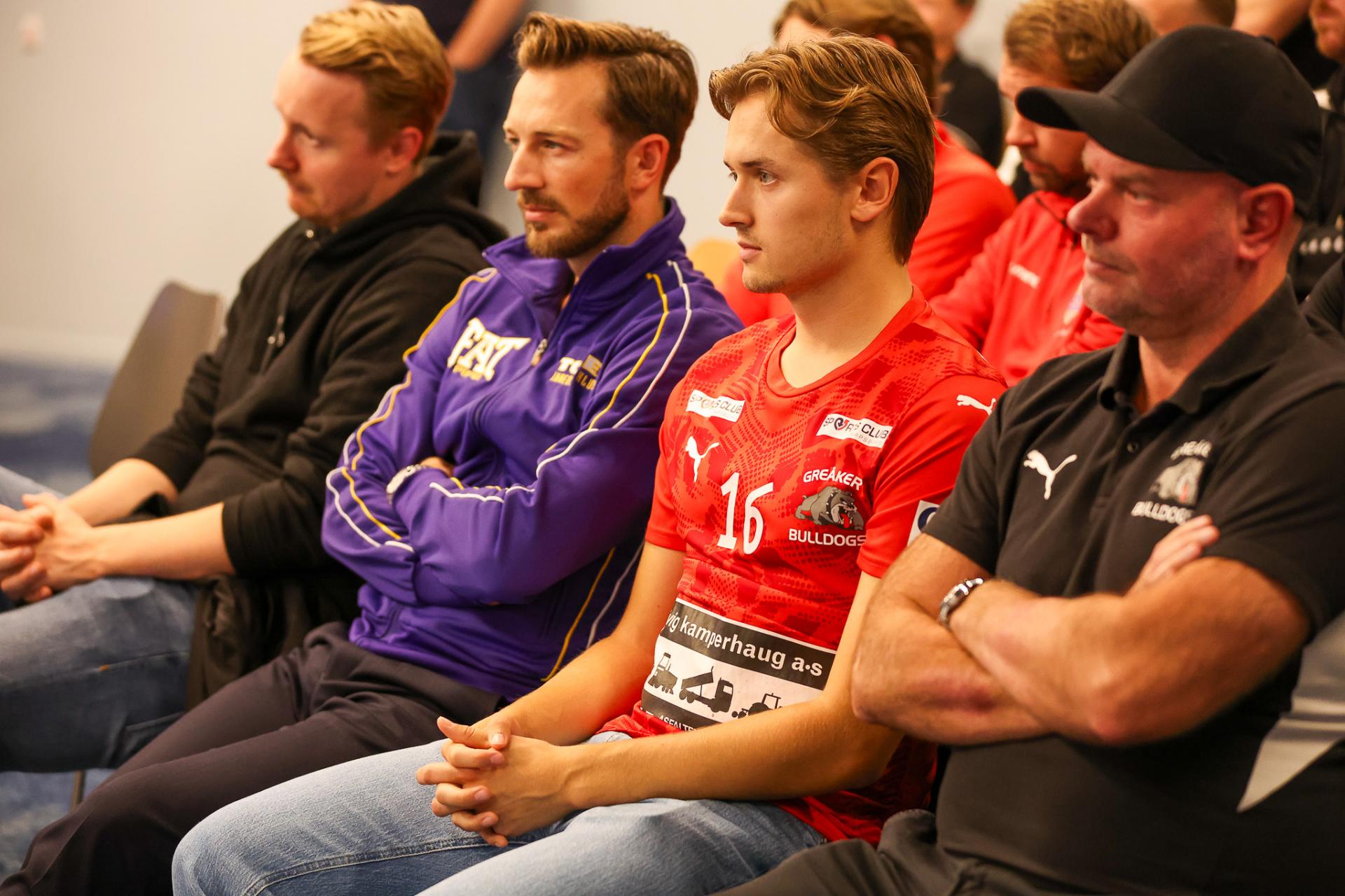 Bilder fra kick-off med eliteseriene 31. august 2026 på Ullevål stadion.