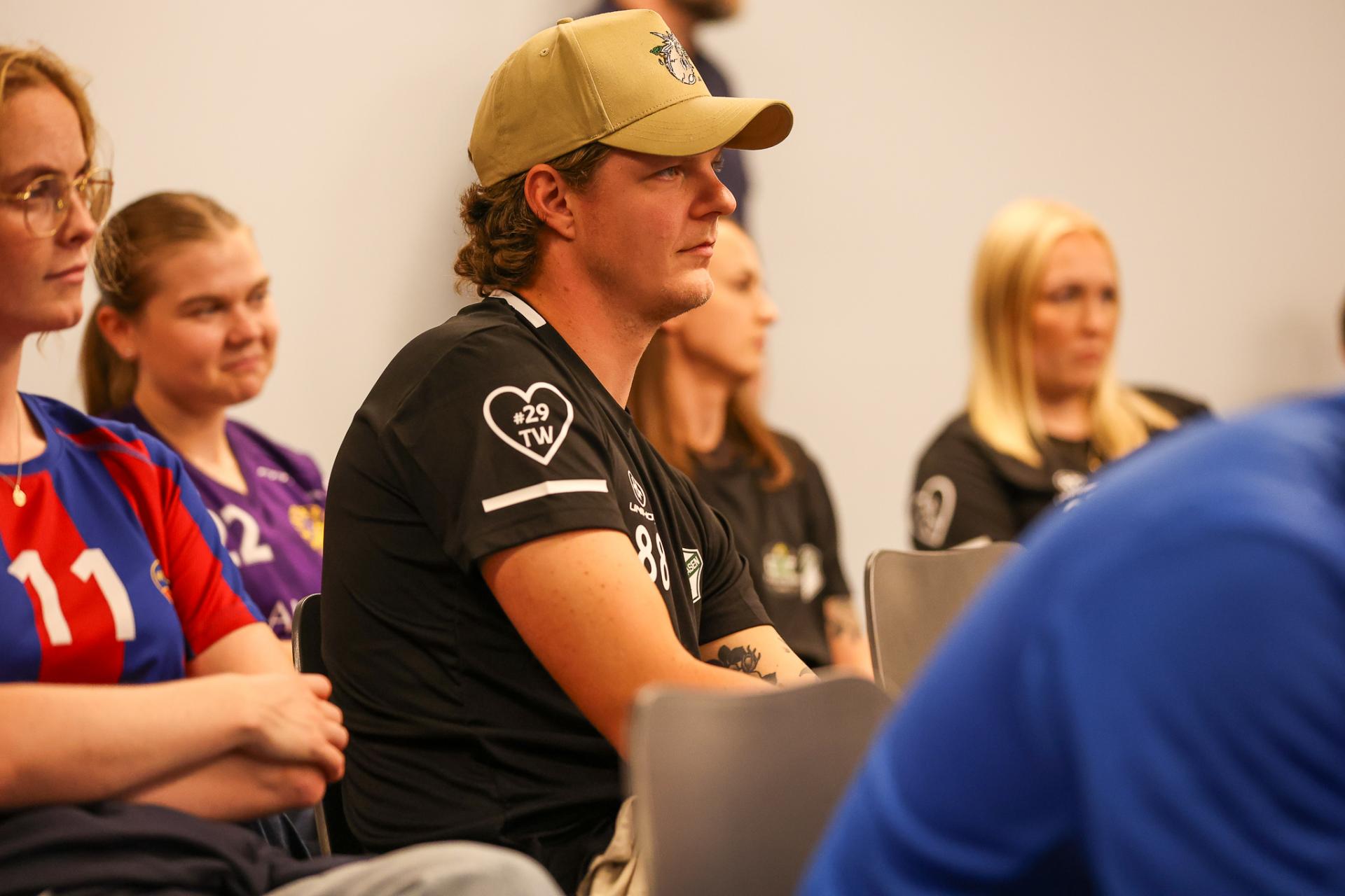 Bilder fra kick-off med eliteseriene 31. august 2026 på Ullevål stadion.