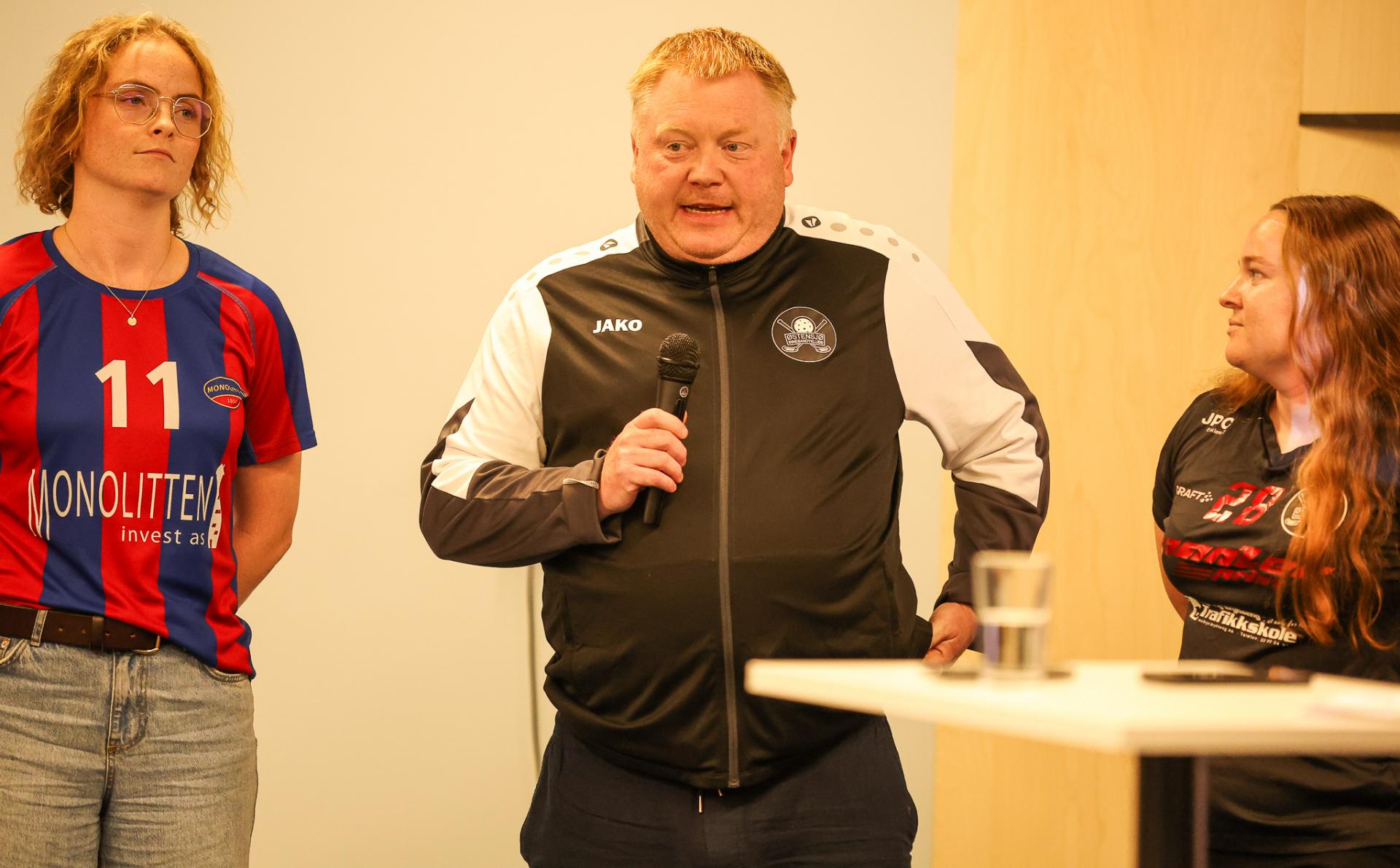 Bilder fra kick-off med eliteseriene 31. august 2026 på Ullevål stadion.