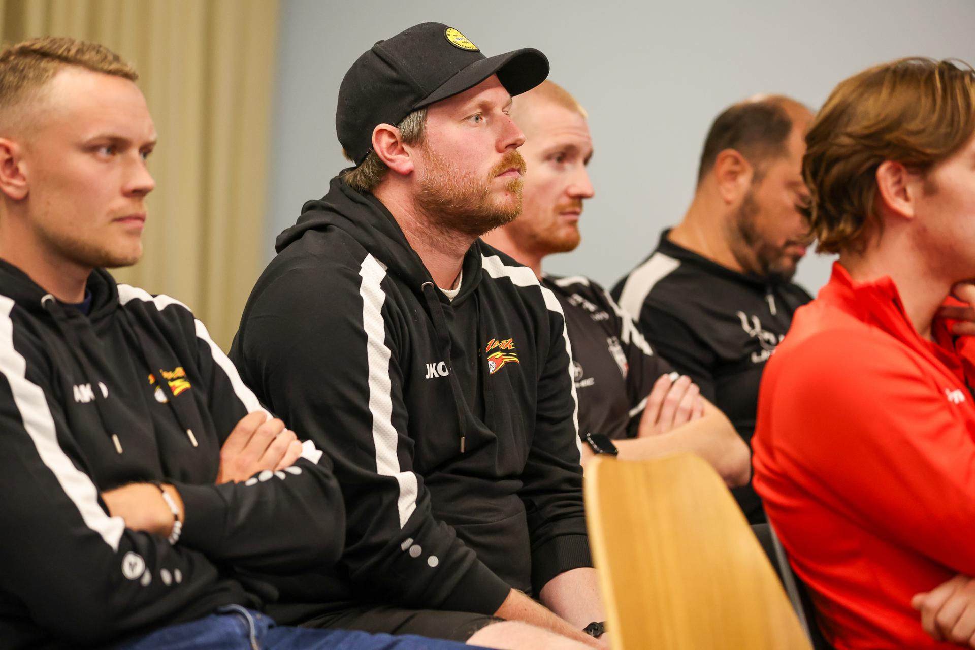 Bilder fra kick-off med eliteseriene 31. august 2026 på Ullevål stadion.