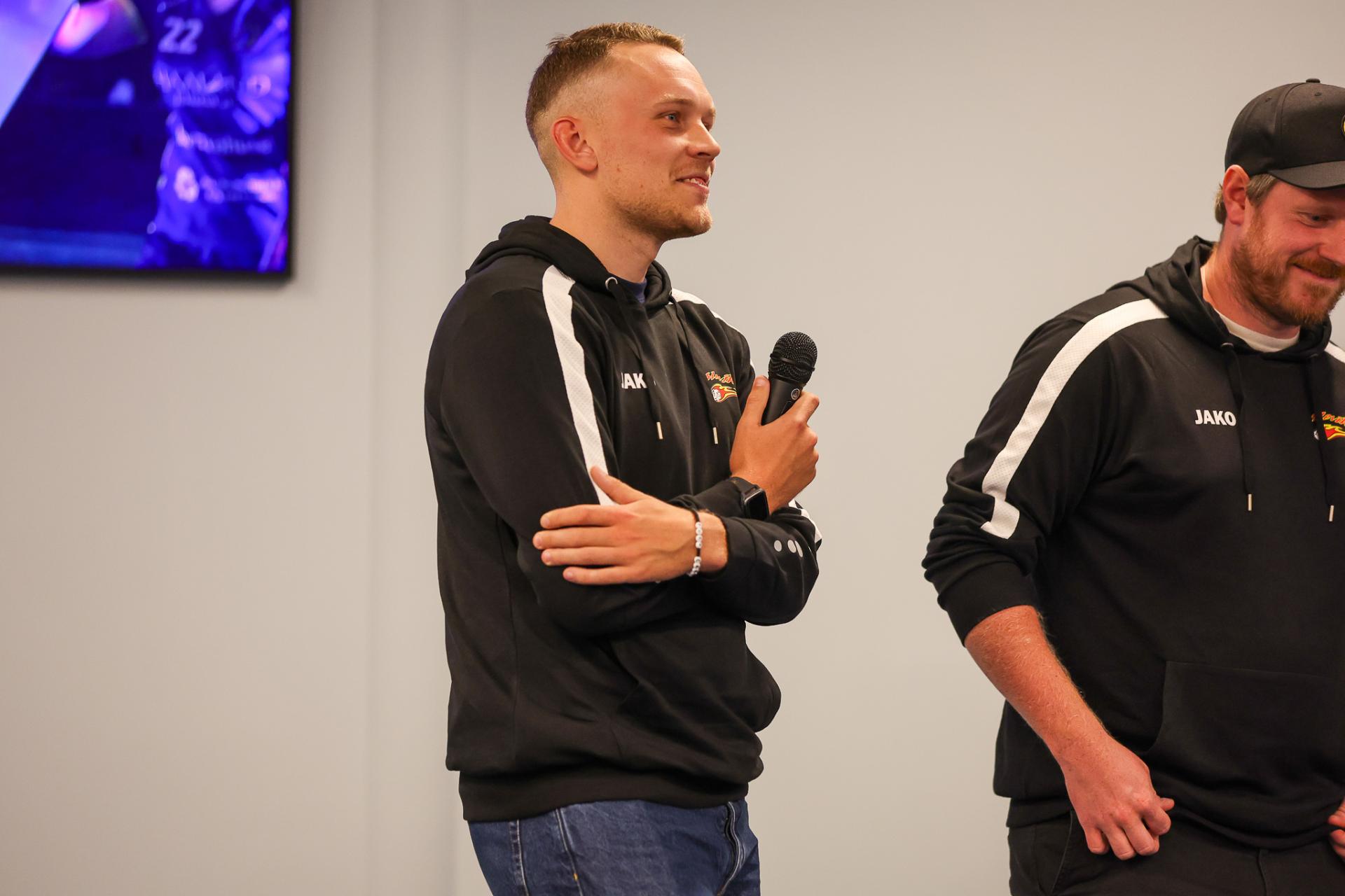 Bilder fra kick-off med eliteseriene 31. august 2026 på Ullevål stadion.