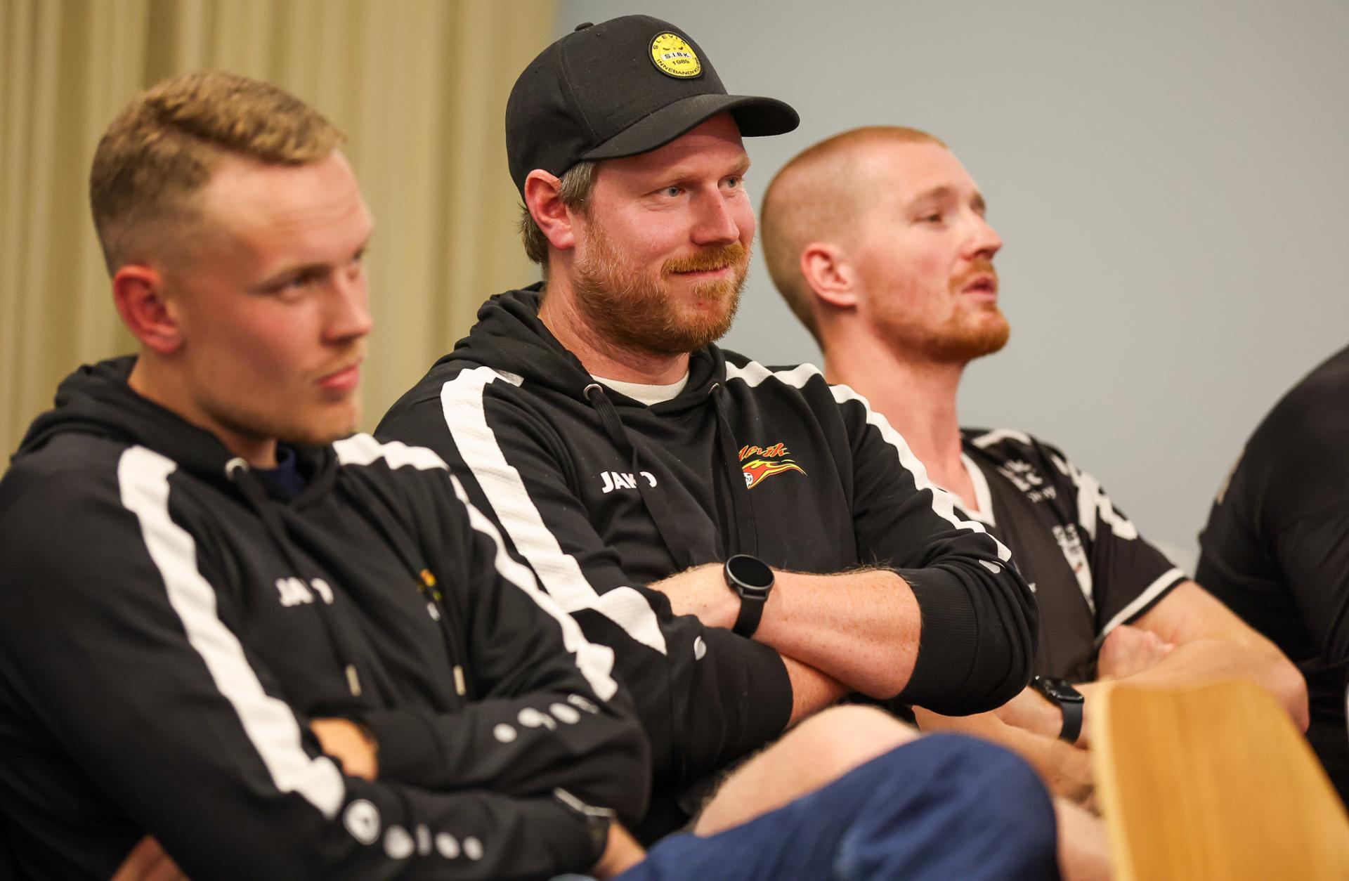Bilder fra kick-off med eliteseriene 31. august 2026 på Ullevål stadion.