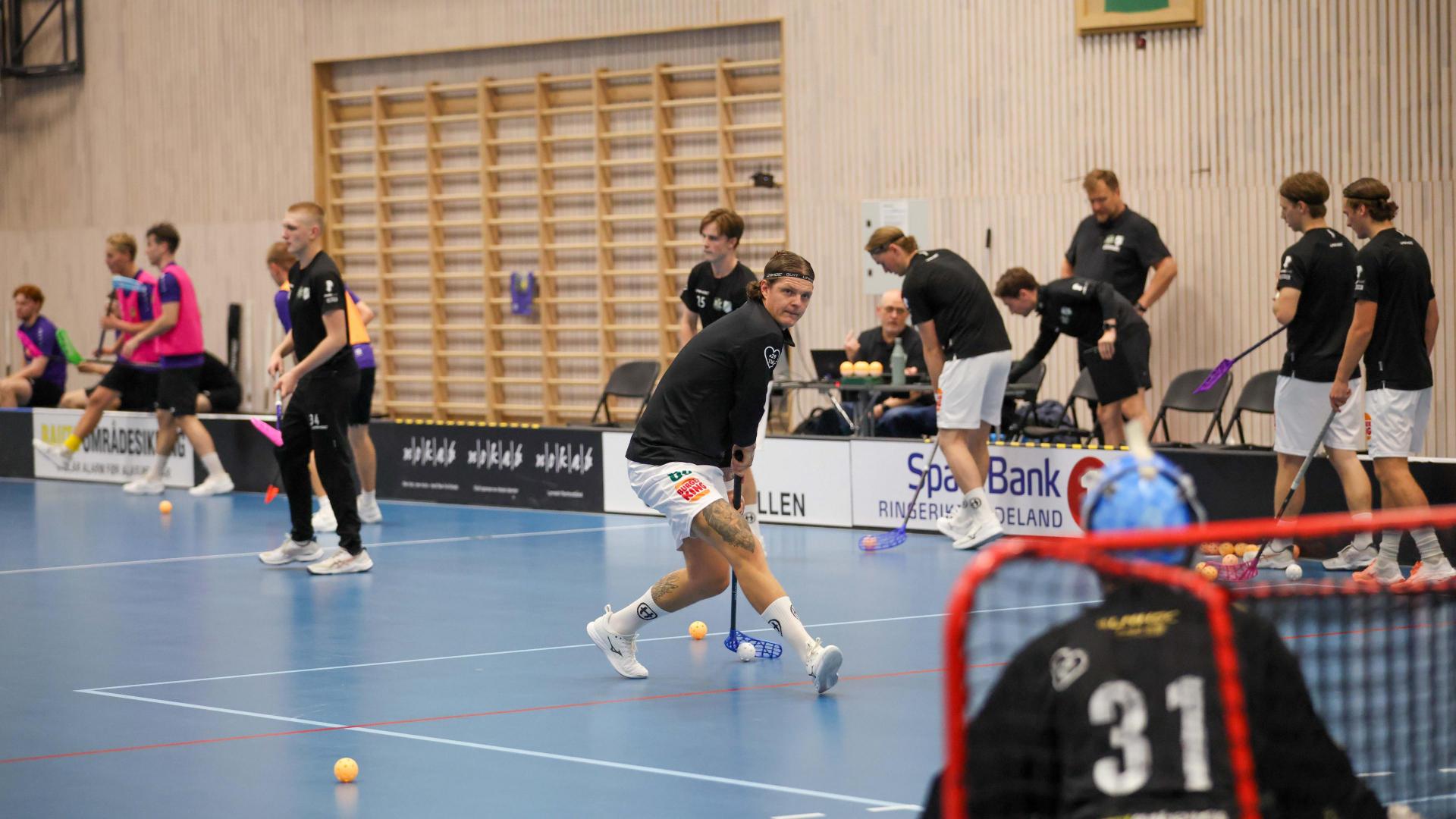 Bilder fra Slattumhallen og kampen mellom Gjelleråsen og Tunet i eliteserien for menn 2. oktober 2026.
